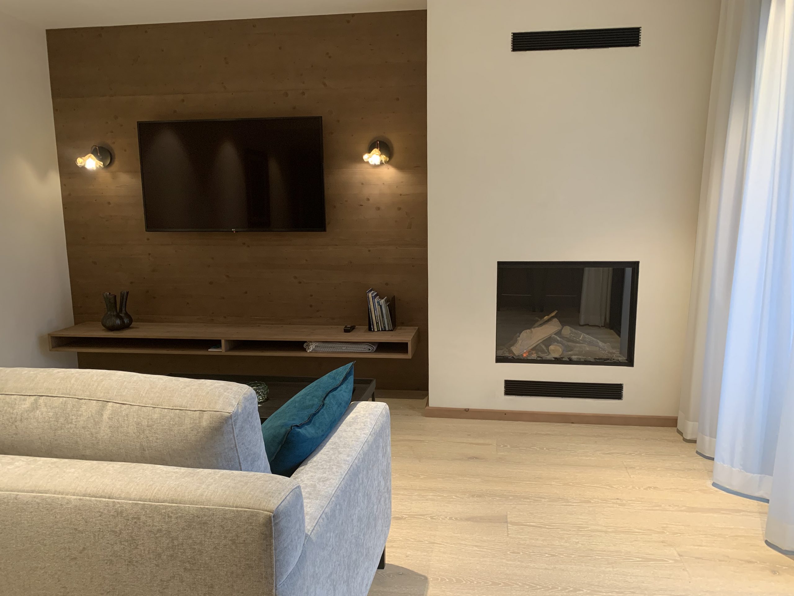 Ferienwohnungen in Rottach Egern am Tegernsee Sitzecke Wohnraum Couch